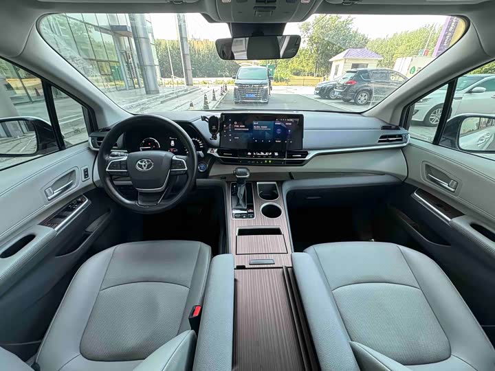 Toyota Granvia, 2023 — фото 9 из 9