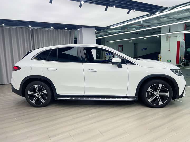 Mercedes-Benz EQE SUV, 2023 — фото 4 из 9