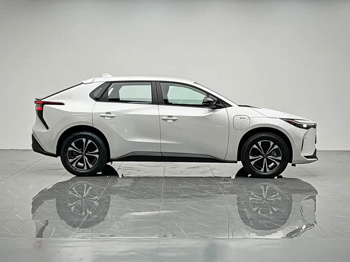 Toyota bZ4X Platinum, 2026 — фото 7 из 9