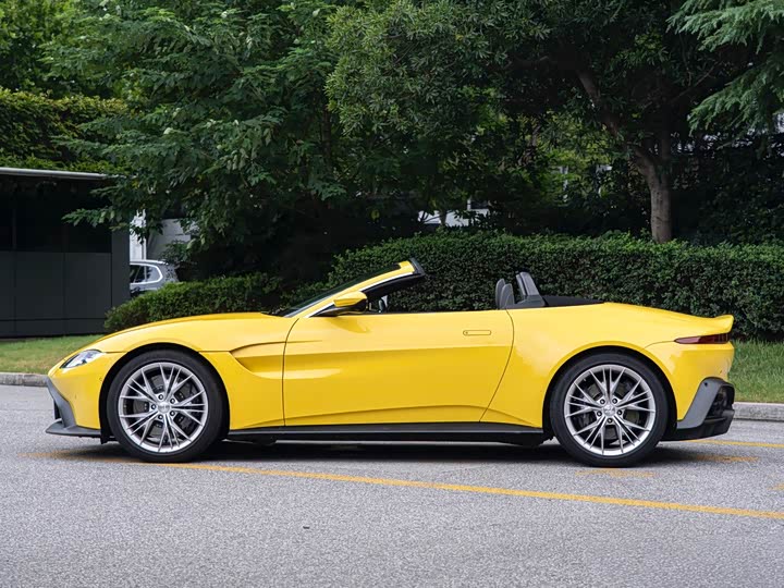 Aston Martin V8 Vantage, 2022 — фото 5 из 9