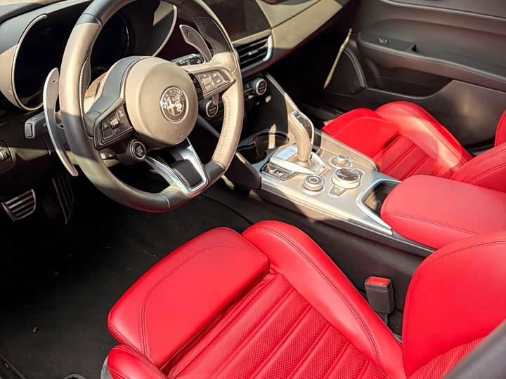 Alfa Romeo Giulia, 2025 — фото 6 из 9
