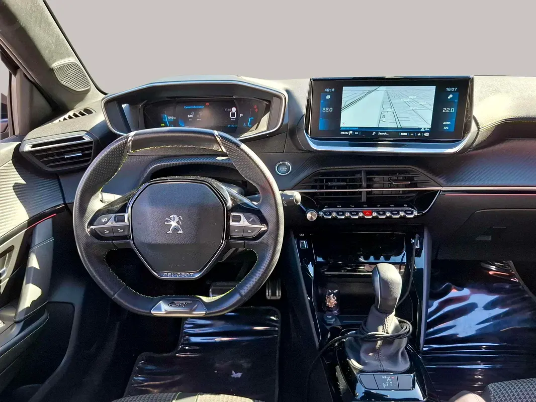 Peugeot 208, 2023 — фото 10 из 10