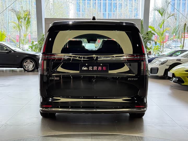 Volvo EM90, 2025 — фото 7 из 9