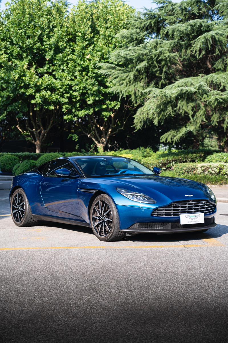 Aston Martin DB11, 2021 — фото 3 из 12