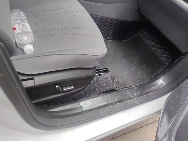 Geely Galaxy L7, 2025 — фото 8 из 9