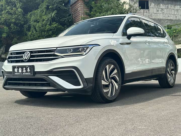Volkswagen Tiguan L Pro, 2023 — купить в Курске под ключ