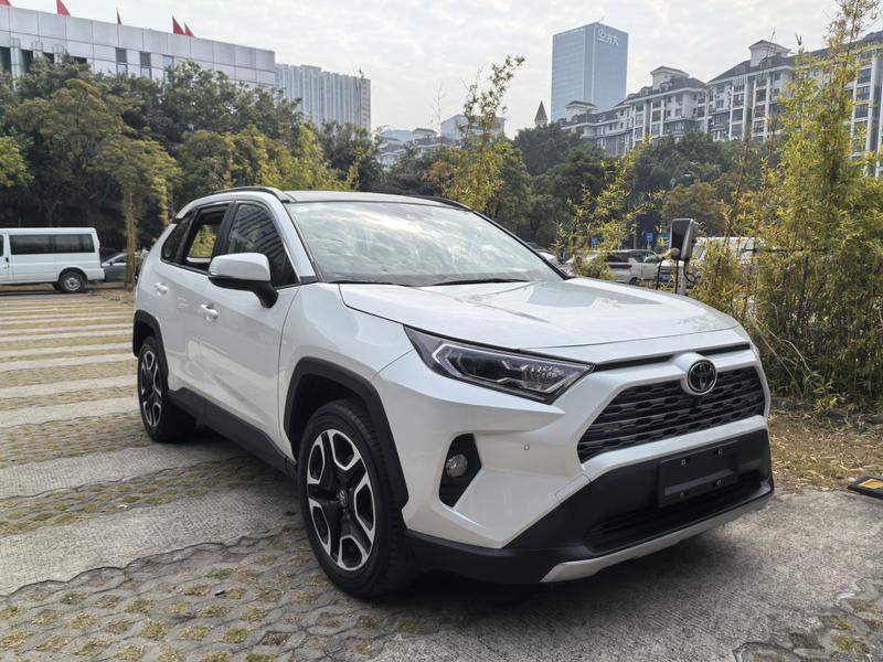 Toyota RAV4, 2021 — фото 3 из 10