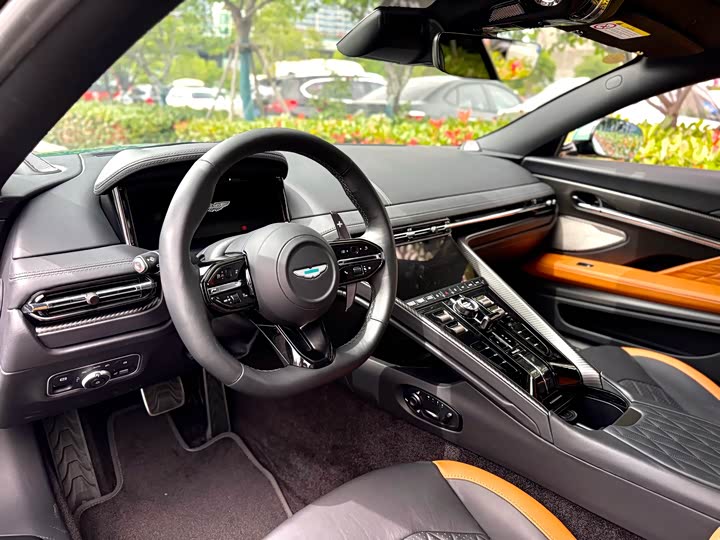 Aston Martin DB12, 2024 — фото 4 из 9