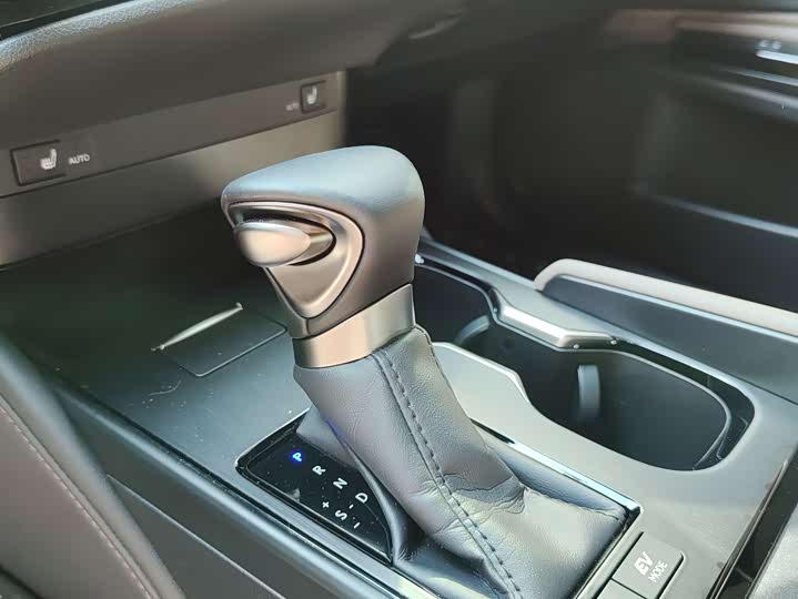 Lexus ES, 2024 — фото 6 из 9