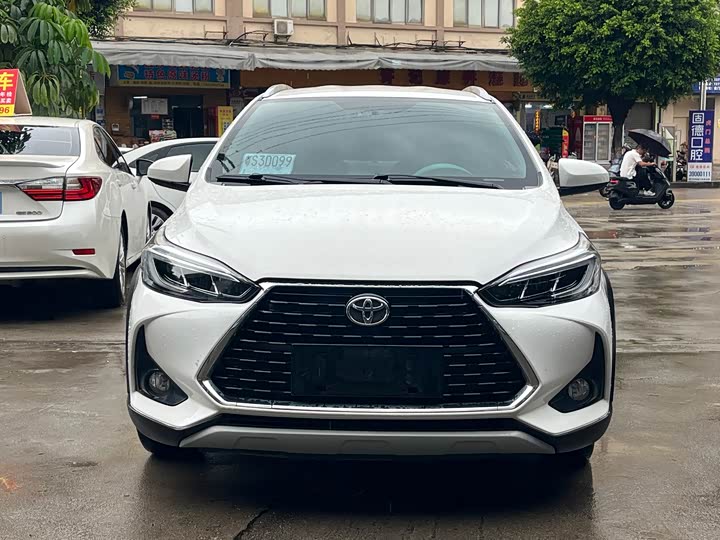 Toyota Yaris L Hatchback, 2022 — фото 2 из 9