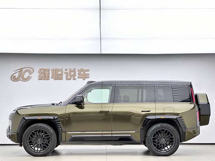 BYD Yangwang U8, 2024 — фото 4 из 9
