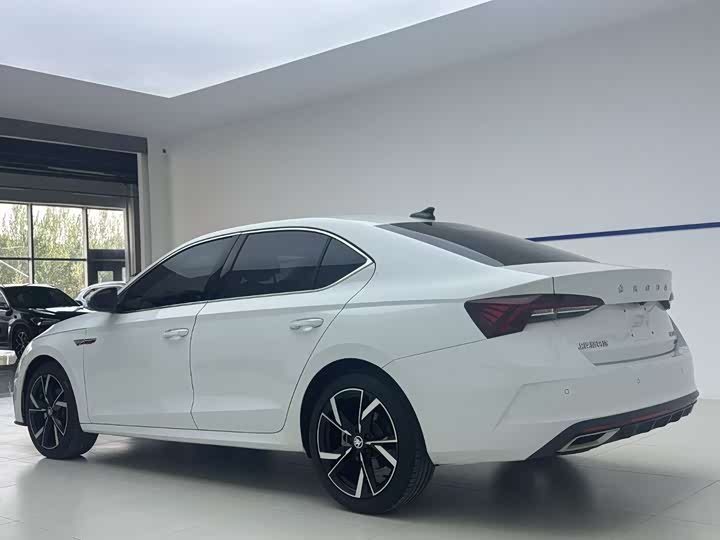 Skoda Octavia Pro, 2023 — фото 4 из 9