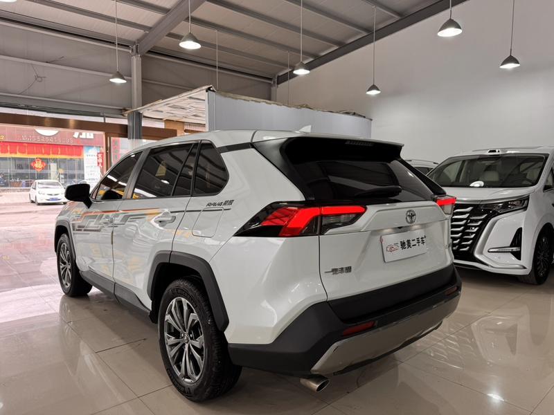 Toyota RAV4, 2023 — фото 5 из 12