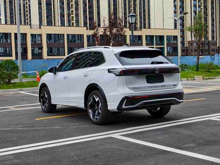 Volkswagen Tiguan L Pro, 2025 — фото 7 из 9