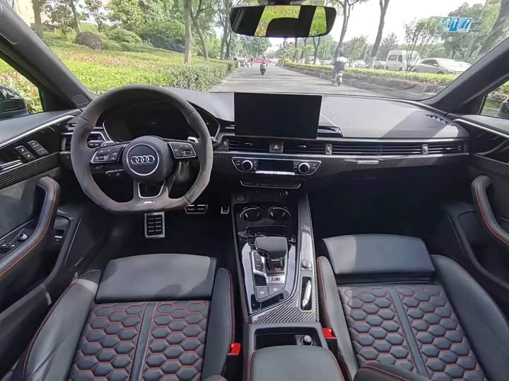 Audi RS 4, 2023 — фото 5 из 5
