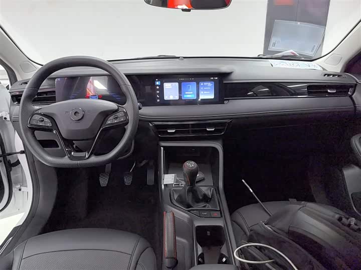 Roewe i5, 2023 — фото 6 из 9