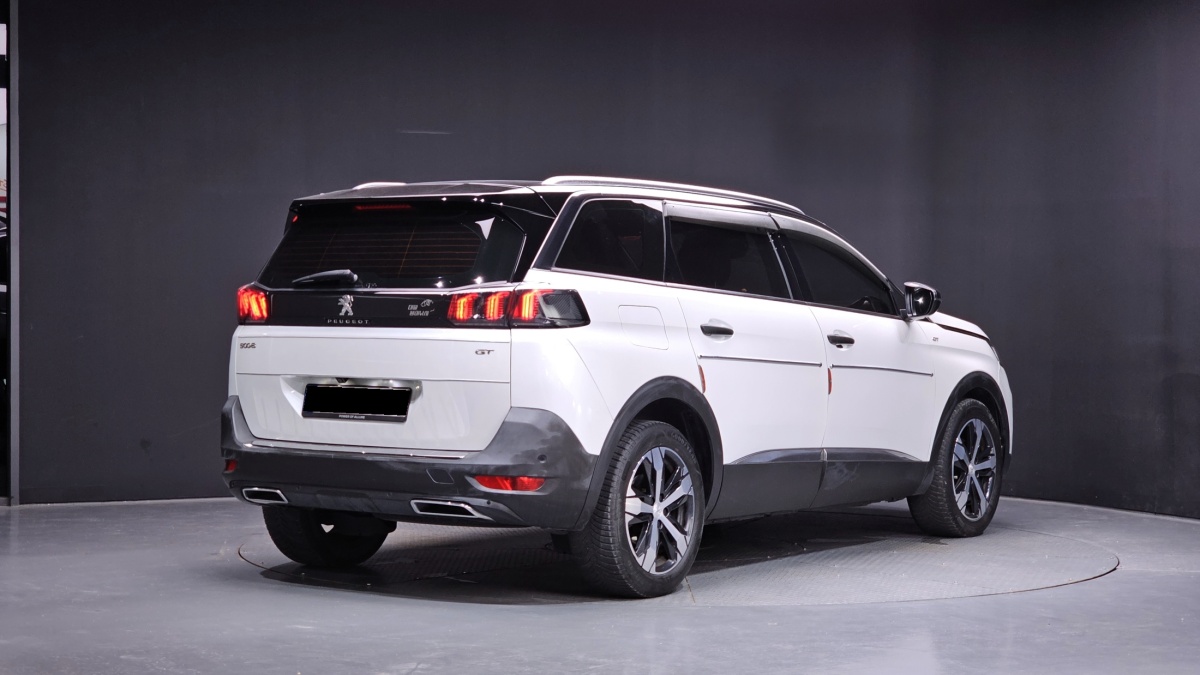 Peugeot 5008, 2022 — фото 2 из 12