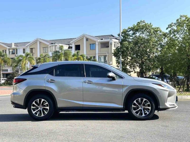 Lexus RX, 2022 — фото 6 из 10