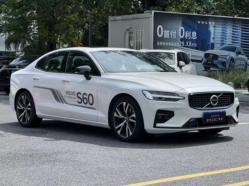 Volvo S60, 2024 — фото 3 из 9
