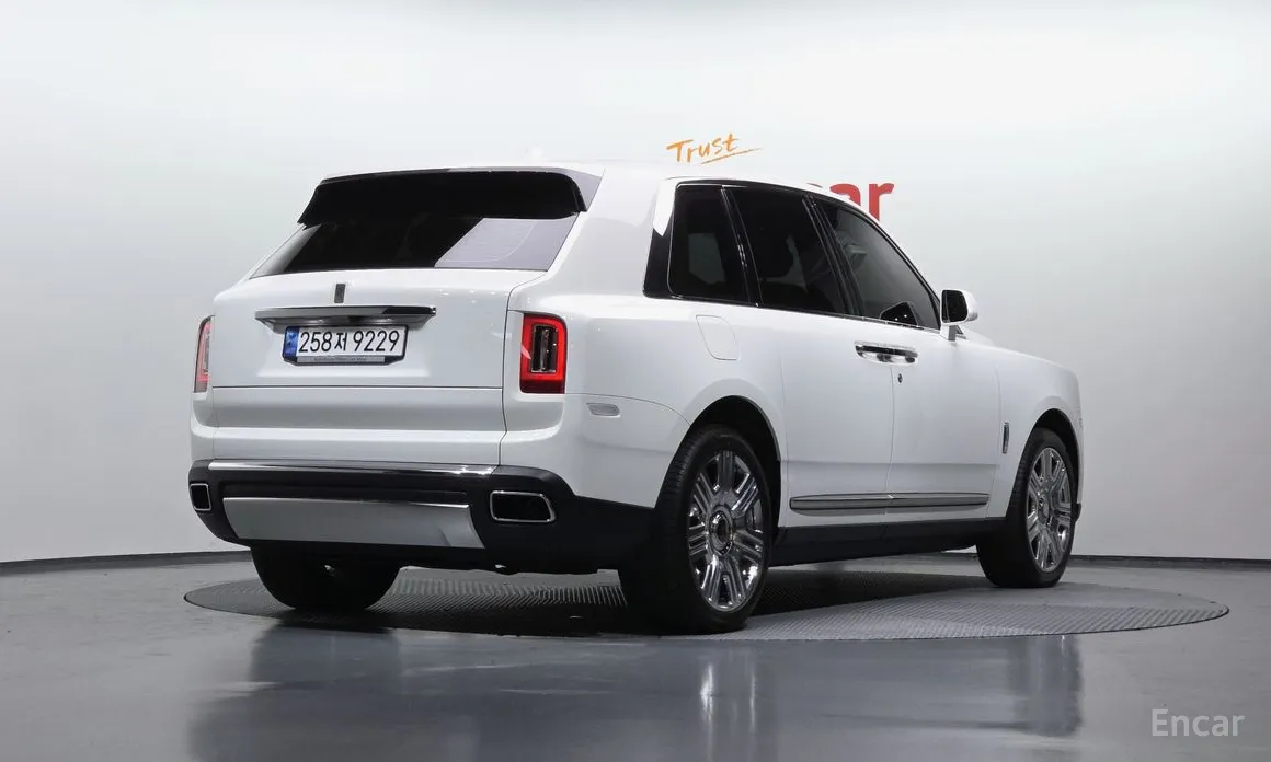 Rolls-Royce Cullinan, 2023 — фото 2 из 12