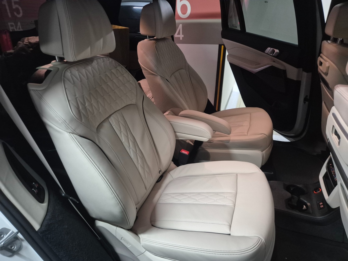 BMW X7, 2025 — фото 10 из 12