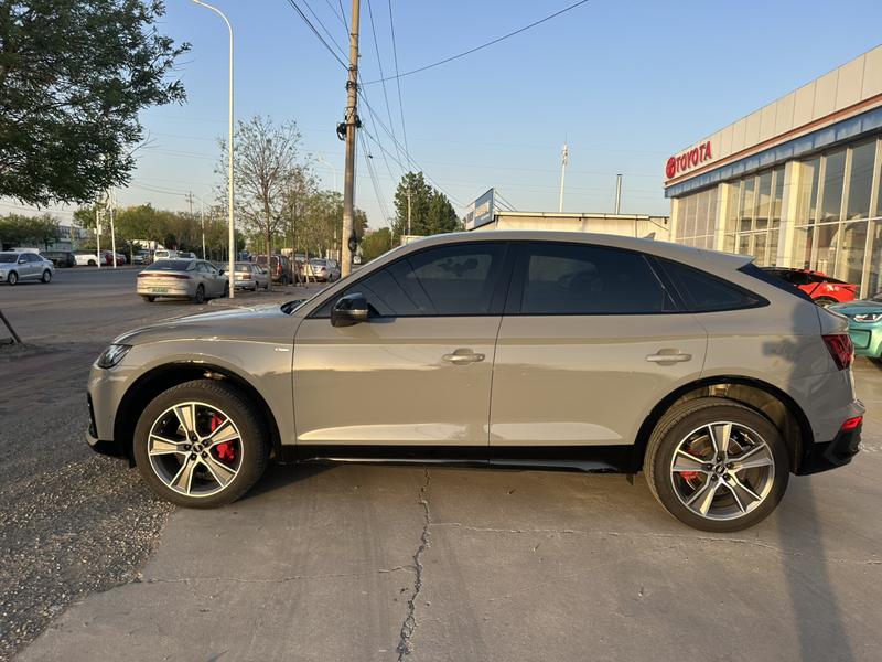 Audi Q5L Sportback, 2022 — фото 4 из 12