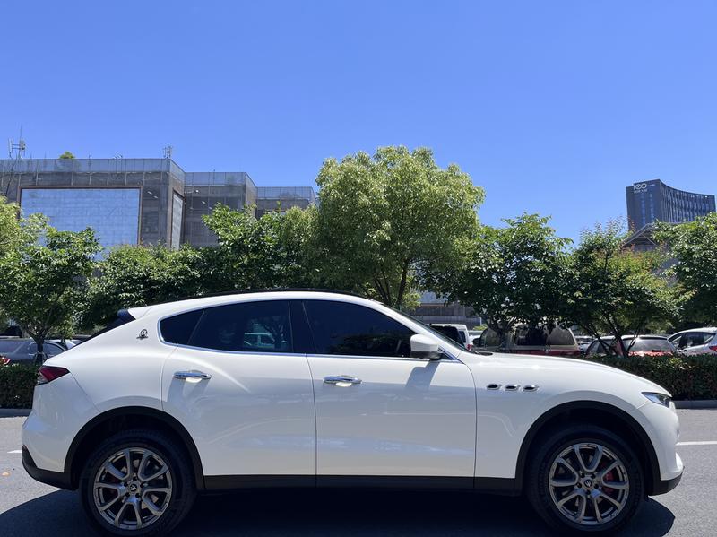 Maserati Levante, 2021 — фото 4 из 8