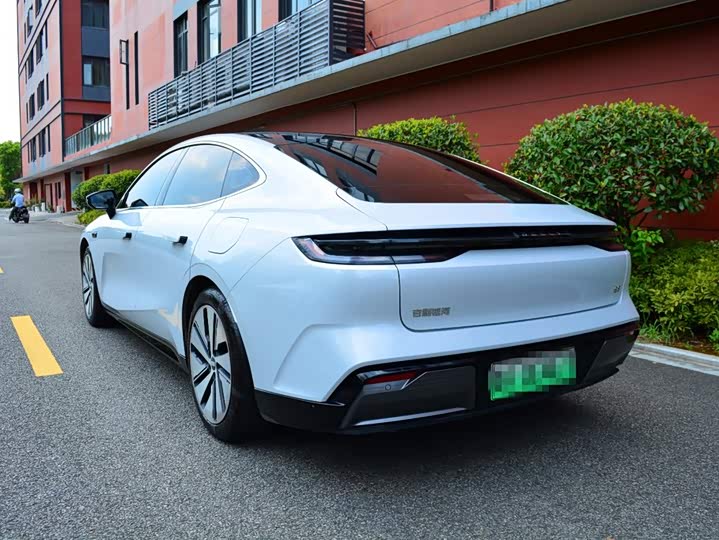 Geely Galaxy E8, 2024 — фото 5 из 9