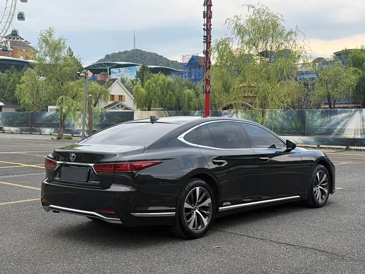 Lexus LS, 2022 — фото 5 из 9