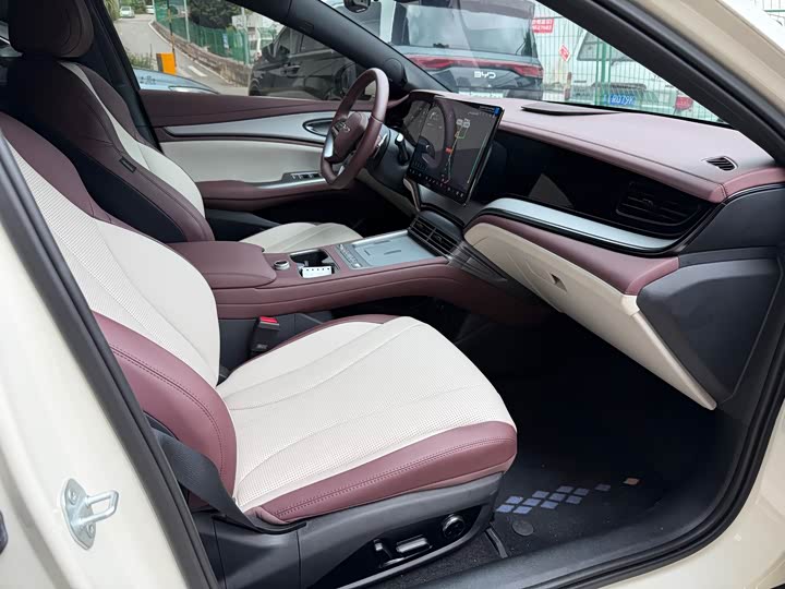 BYD Seal 07 DM-i Hybrid, 2025 — фото 6 из 9
