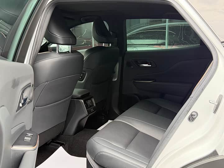 Toyota Crown SportCross, 2024 — фото 6 из 9