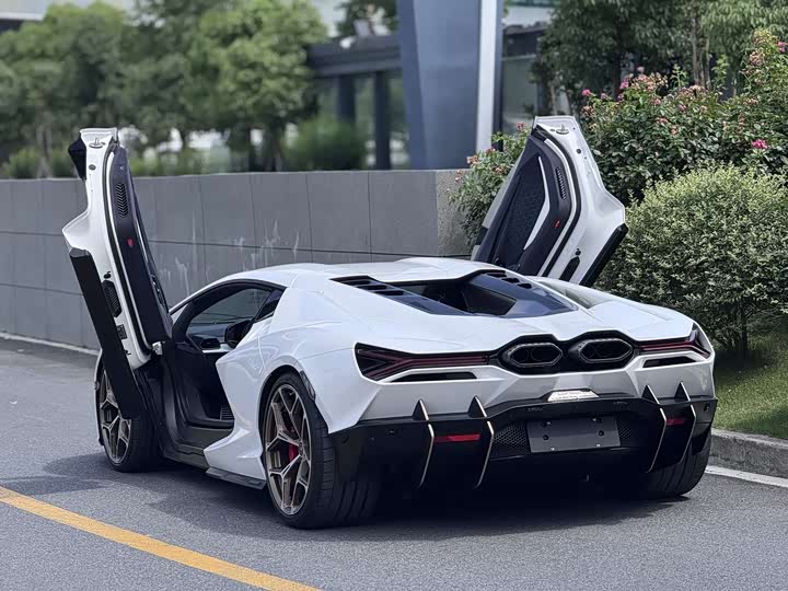 Lamborghini Revuelto, 2024 — фото 3 из 9