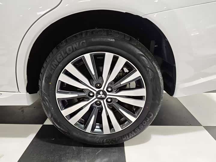 Mitsubishi Outlander, 2021 — фото 8 из 9