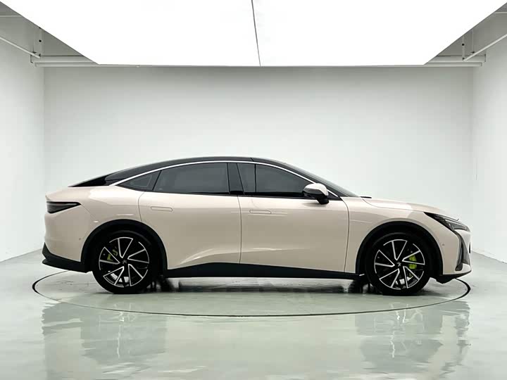 BAIC Arcfox Alpha S5, 2025 — фото 6 из 9