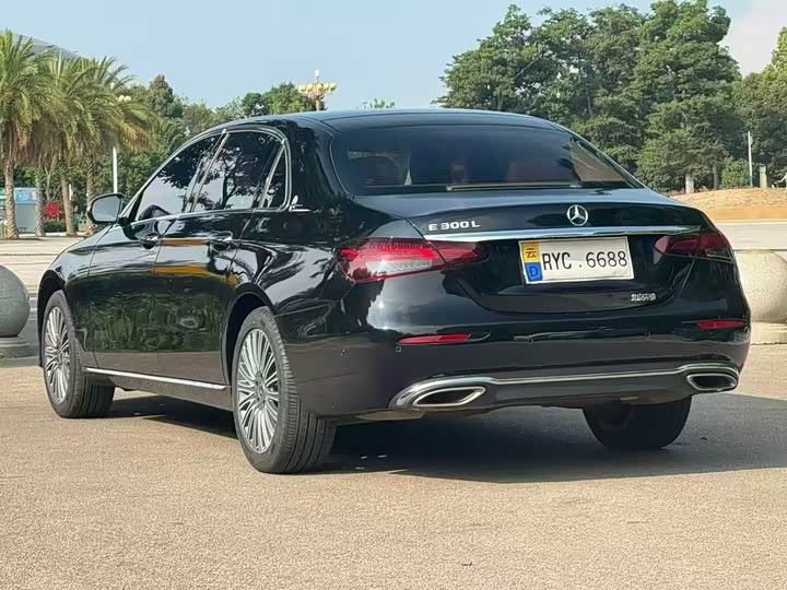 Mercedes-Benz E-Class, 2023 — фото 7 из 9