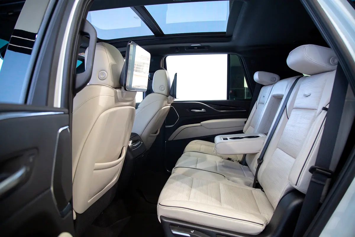 Cadillac Escalade, 2023 — фото 10 из 10