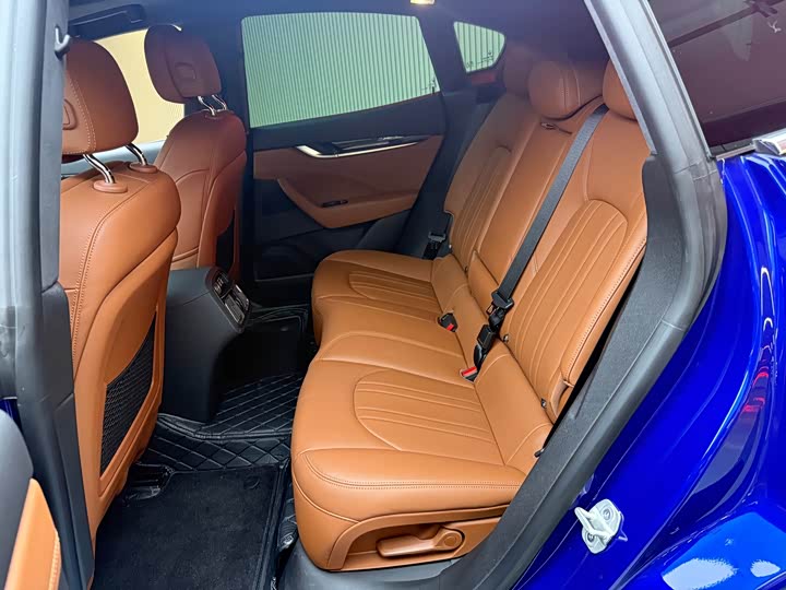 Maserati Levante, 2025 — фото 6 из 9