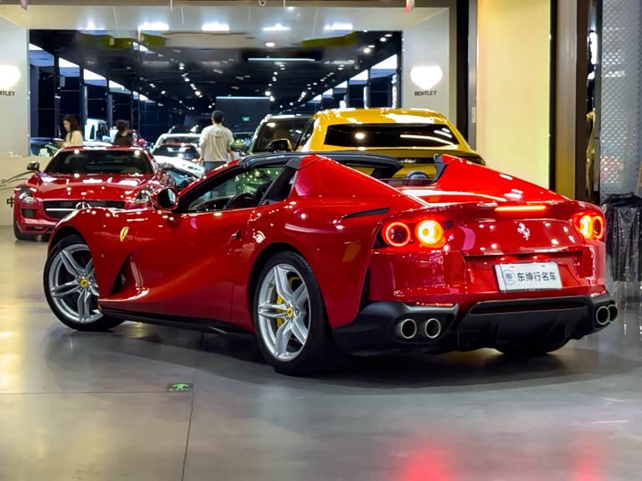 Ferrari 812, 2021 — фото 4 из 9