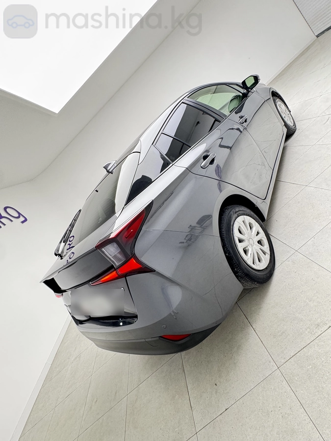 Toyota Prius, 2021 — фото 8 из 11