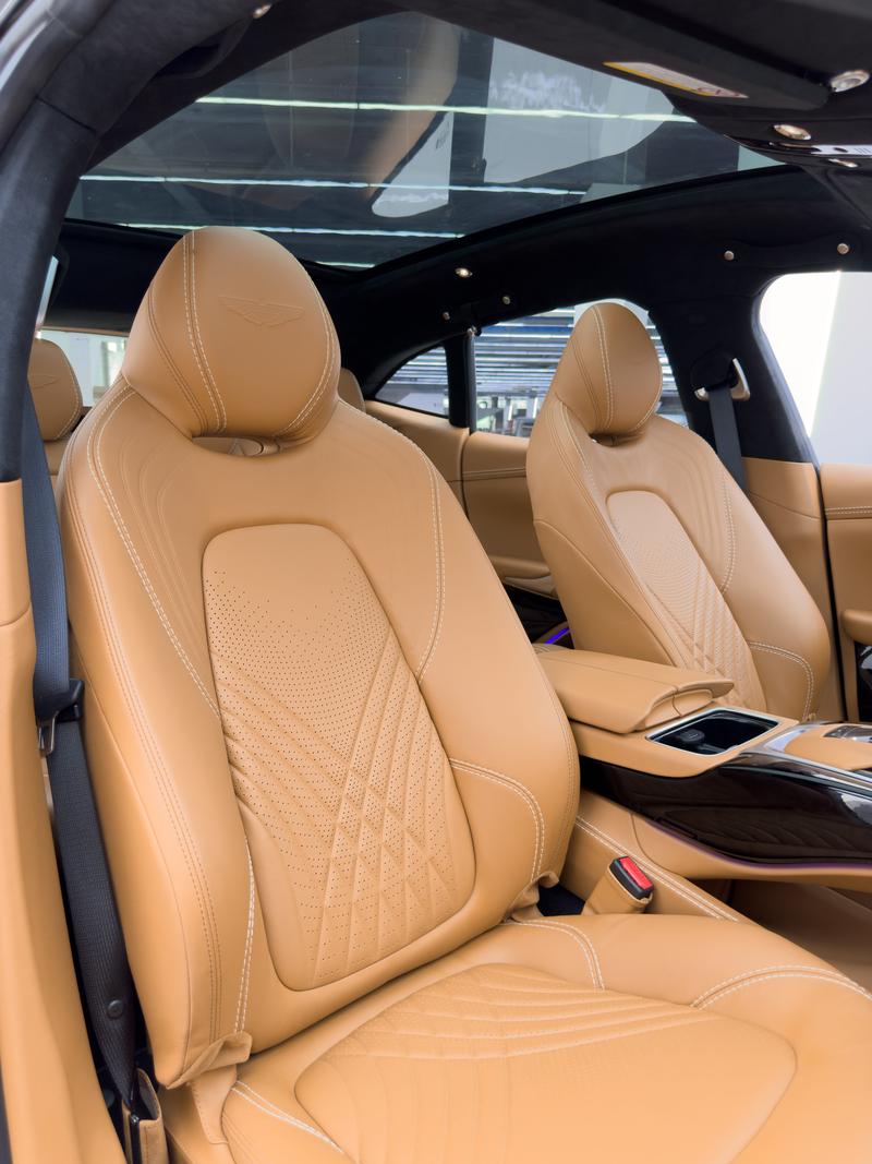 Aston Martin DBX, 2023 — фото 12 из 12