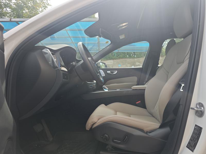 Volvo XC60, 2025 — фото 6 из 9