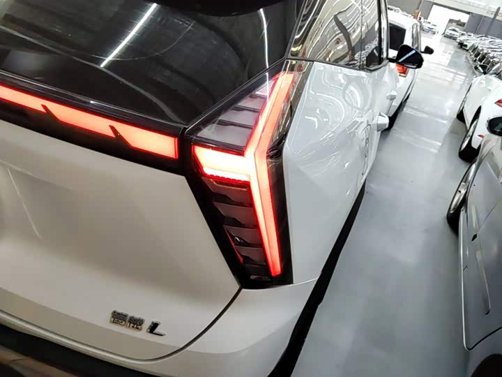 Geely Atlas L, 2022 — фото 8 из 9