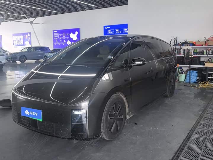 LiXiang Mega, 2025 — купить в Москве под ключ
