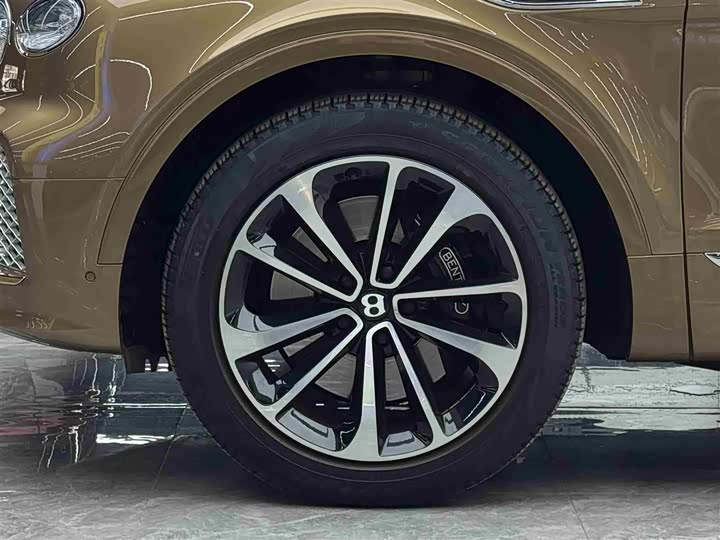 Bentley Bentayga Hybrid, 2022 — фото 4 из 9