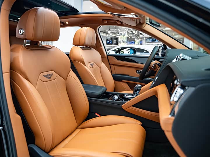 Bentley Bentayga, 2022 — фото 9 из 9