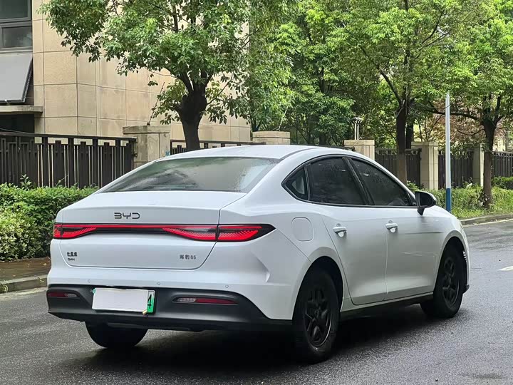 BYD Seal 05 DM-i Hybrid, 2025 — фото 9 из 9