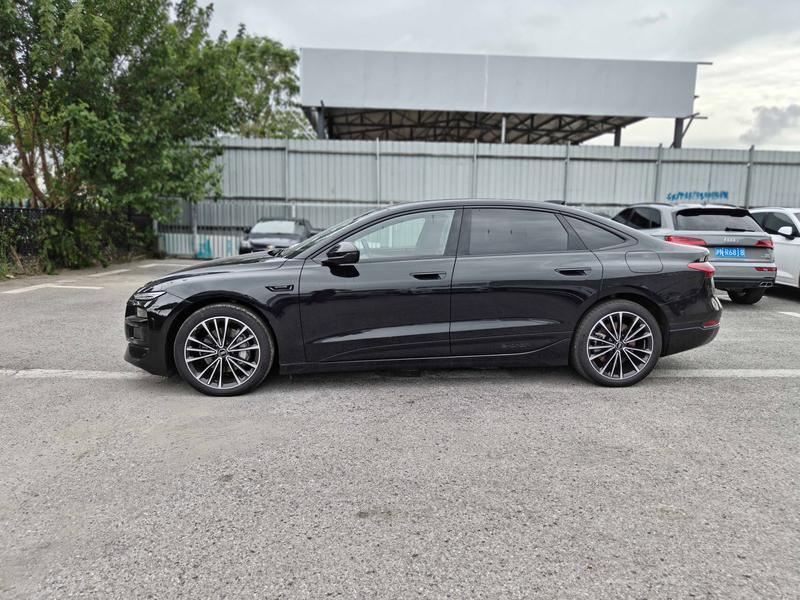 Audi A6L e-tron, 2025 — фото 3 из 12