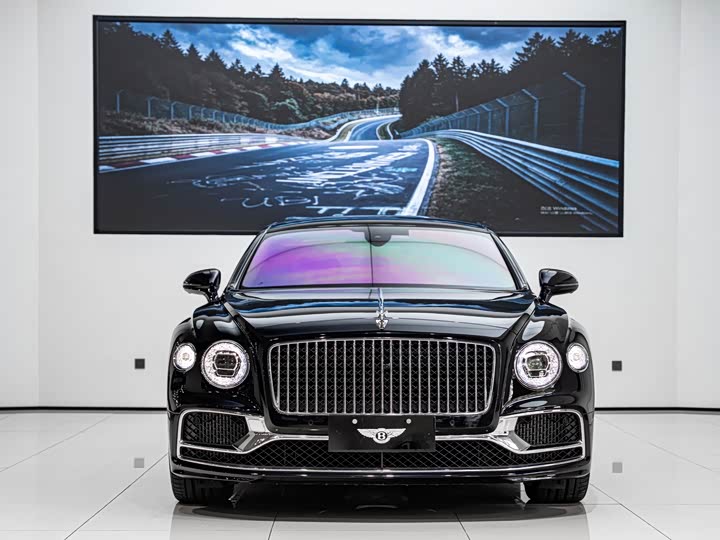 Bentley Flying Spur, 2023 — фото 2 из 9