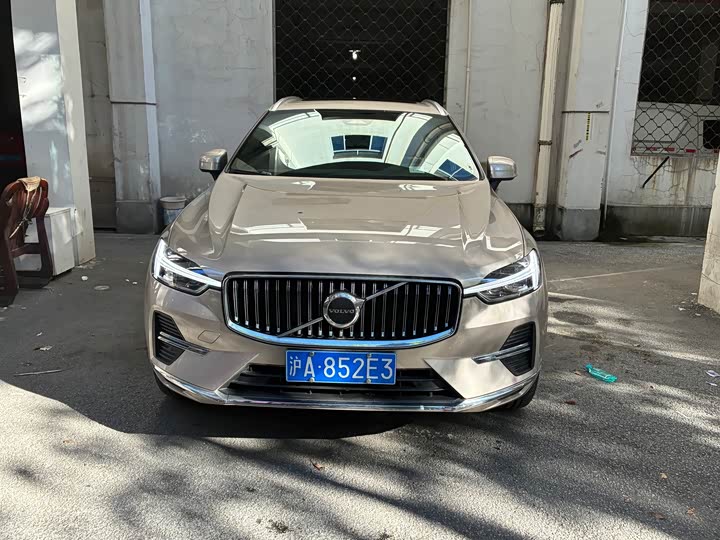 Volvo XC60, 2023 — фото 2 из 9