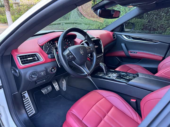 Maserati Ghibli, 2023 — фото 6 из 9
